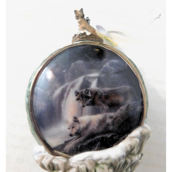 Call of the Wilderness Ornament Lonely Vigil by Kevin Daniel 2001 Bradford - Picture 3 of 5